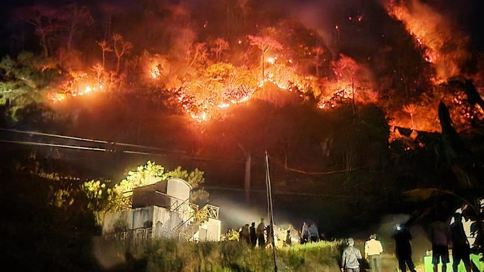 Kebakaran Gunung Jayanti beberapa waktu lalu.