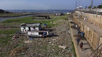 Kekeringan juga berdampak pada penangkapan ikan, yang merupakan mata pencaharian bagi banyak masyarakat asli di tepi sungai Amazon.   