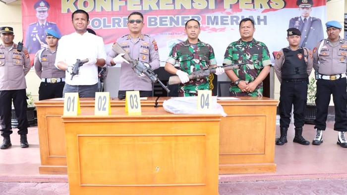 Keterangan pers penemuan senjata api rakitan di rumah kosong di Kabupaten Bener Meriah, Aceh. (Dok Polres Bener Meriah)