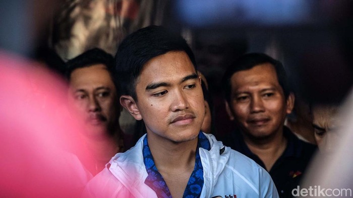 Ketum Bara JP Utje Gustaaf Patty memberikan keterangan pers usai bertemu Ketum PSI Kaesang Pangarep di kantor Bara JP, Jakarta, Rabu (27/9/2023).