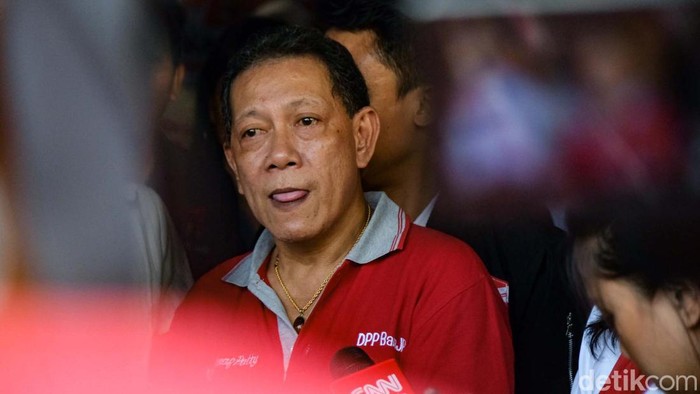 Ketum Bara JP Utje Gustaaf Patty memberikan keterangan pers usai bertemu Ketum PSI Kaesang Pangarep di kantor Bara JP, Jakarta, Rabu (27/9/2023).