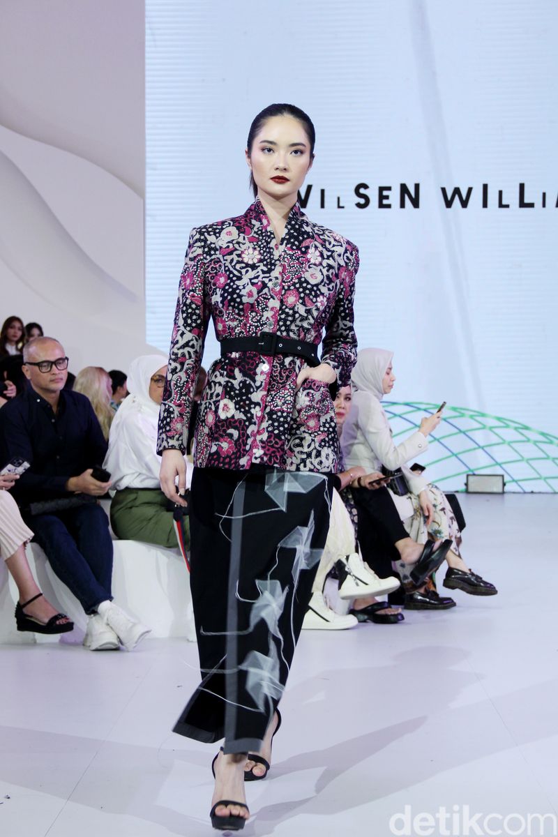 Koleksi Desainer IPMI di Fashion Nation 2023