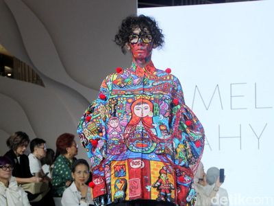 10 Koleksi Busana Mel Ahyar x Pelukis Erica Hestu di Fashion Nation 2023