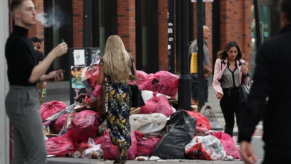 Kotornya Jalanan London Saat Tukang Sampah Mogok Kerja