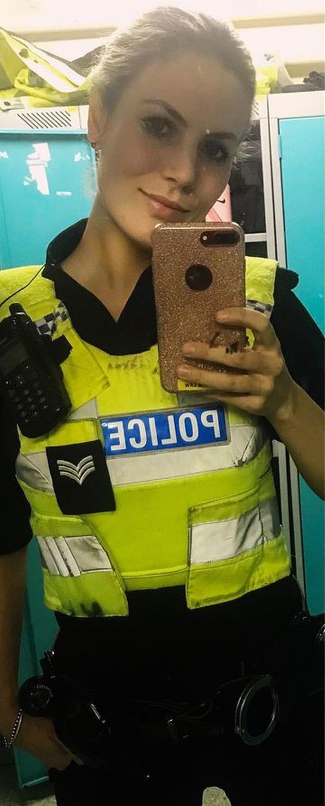 Leanne Carr menghabiskan 14 tahun sebagai polisi sebelum memutuskan untuk beralih menjadi kreator konten. Wanita dengan lebih dari 132 ribu follower di Instagram itu sering berbagi postingan tentang fitness hingga pose seksi. Foto: Instagram Leanne Carr