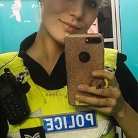 Leanne Carr menghabiskan 14 tahun sebagai polisi sebelum memutuskan untuk beralih menjadi kreator konten. Wanita dengan lebih dari 132 ribu follower di Instagram itu sering berbagi postingan tentang fitness hingga pose seksi. Foto: Instagram Leanne Carr