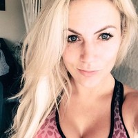 Wanita 37 tahun itu sendiri tampaknya tidak gentar dengan para haters. Dalam postingan terbaru, ia menentang komentar mereka dengan mengunggah foto seksi. Ketika seseorang berkata kamu tidak bisa melakukannya. Lakukan dua kali dan ambil gambar, tulisnya. Foto: Instagram Leanne Carr