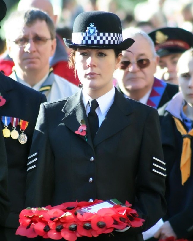 Sebelumnya, Leanne Carr meninggalkan profesi setelah mengaku mendapat berbagai perlakuan kurang menyenangkan dari rekan-rekan. Popularitasnya memang sempat menimbulkan drama. Mantan kolega Leanne menuduh wanita tersebut memakai cuti sakit untuk liburan dan mengambil foto-foto seksi. Leanne sendiri mengelak dan mengambil rehat untuk meredakan penyakit mental. Foto: Instagram Leanne Carr