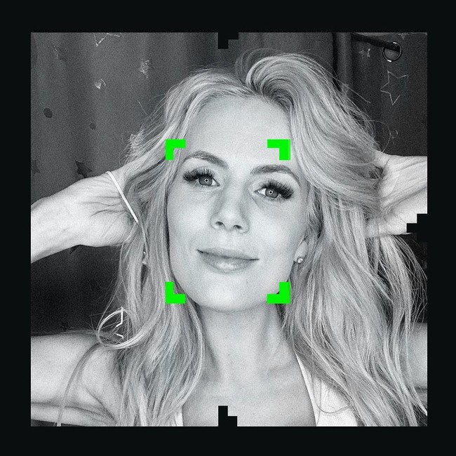 Setelah 14 tahun menjadi polisi, sersan polisi, inspektur polisi, aku sangat bangga dengan diriku sendiri. Aku meraih itu dengan kerja keras, kegigihan, pengorbanan, dan cinta untuk melayani publik. Sayangnya aku harus menutup pintu kepada hal-hal negatif yang aku alami dari kolega-kolegaku untuk kewarasanku dan melindungi kesehatan mentalku, tulis Leanne. Foto: Instagram Leanne Carr