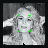 Setelah 14 tahun menjadi polisi, sersan polisi, inspektur polisi, aku sangat bangga dengan diriku sendiri. Aku meraih itu dengan kerja keras, kegigihan, pengorbanan, dan cinta untuk melayani publik. Sayangnya aku harus menutup pintu kepada hal-hal negatif yang aku alami dari kolega-kolegaku untuk kewarasanku dan melindungi kesehatan mentalku, tulis Leanne. Foto: Instagram Leanne Carr