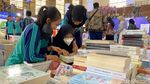 Antusiasme Pelajar Serbu Pameran Buku di GOR Saparua Bandung