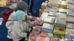 Antusiasme Pelajar Serbu Pameran Buku di GOR Saparua Bandung