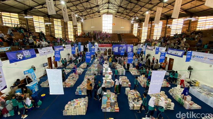 Liga Buku di GOR Saparua, Kota Bandung Liga Buku di GOR Saparua, Kota Bandung