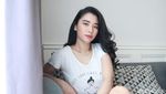 6 Gaya Lisa Oktaviani Aspri Hotman Paris yang Ngaku Masih Jomblo