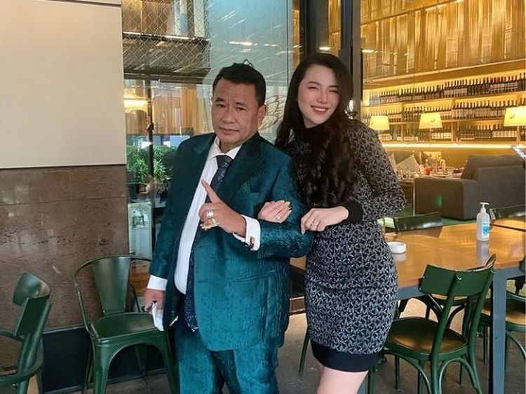 Momen Lisa Oktaviani Aspri ke-27 Hotman Paris Saat Makan Bersama