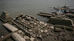 Makam Kuno Muncul dari Waduk Gajah Mungkur yang Mengering