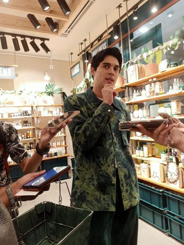 Maxime Bouttier Maxime Bouttier di acara peluncuran parfum Full Flowers dari The Body Shop.