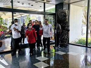 Megawati Hadiri Rapat TPN Ganjar, Prananda Prabowo Mendampingi