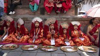 Ritual ini diikuti oleh gadis-gadis berusia di bawah sembilan tahun.