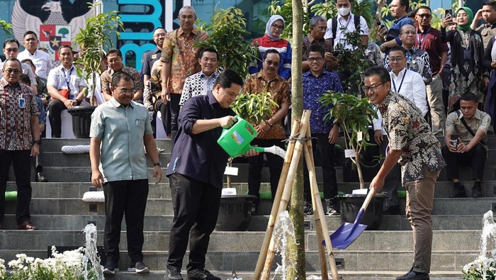 Menteri BUMN Erick Thohir Batuk-batuk gegara polusi di Jakarta