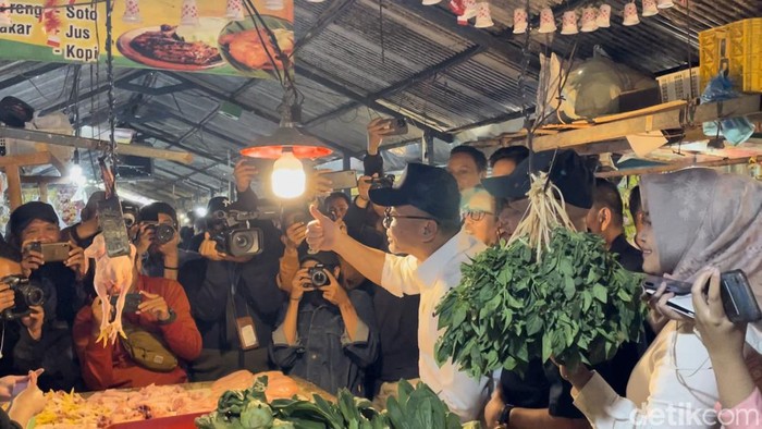 Menteri Perdagangan Zulkifli Hasan melakukan sidak ke Pasar Sederhana, Kota Bandung, Jawa Barat, Rabu (27/9/2023).