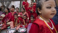 Namun, budaya Kumari sering dikecam oleh masyarakat internasional karena dianggap sebagai eksploitasi anak di bawah umur dan memberikan dampak psikologis bagi anak tersebut.   