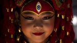 Merah Merona Anak-anak Perempuan di Nepal Saat Tradisi Kumari