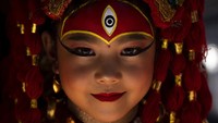 Di Nepal terdapat sebuah bentuk kepercayaan yang unik. Dimana, seorang anak gadis muda akan dianggap sebagai dewi hidup dan menjadi sosok inkarnasi Dewi Taleju serta manisfestasi Dewi Durga.   