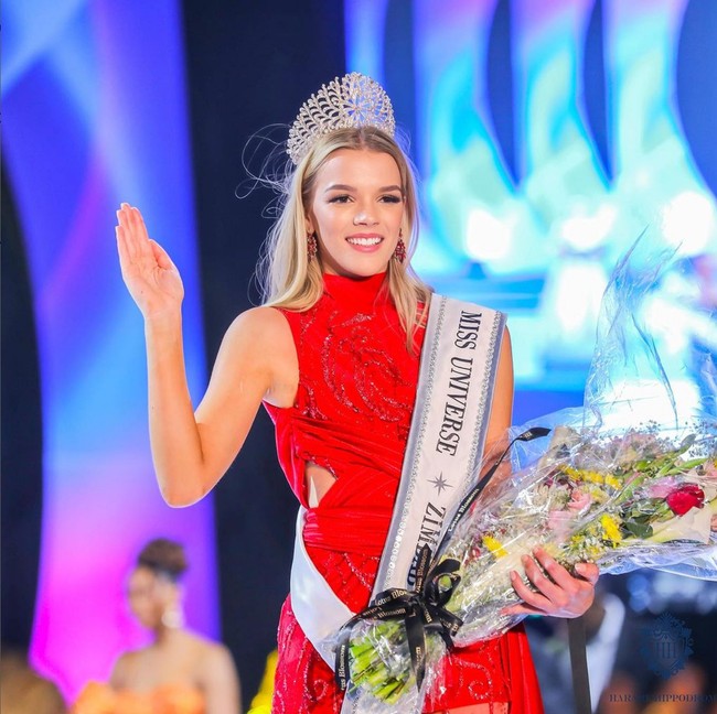 Brooke Bruk-Jackson dinobatkan sebagai Miss Universe ZImbabwe 2023 di malam final yang digelar pada 16 September 2023. Dia menjadi pemenang pertama setelah kontes kecantikan itu sempat vakum selama 22 tahun. Foto: Instagram/@brooke_brukjackson @missuniversezw