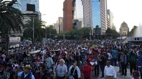 Kerabat 43 mahasiswa Ayotzinapa yang hilang berunjukrasa di depan Istana Nasional di Mexico City, Selasa (26/9/2023). Para keluarga menuntut keadilan saat peringatan 9 tahun hilangnya 43 mahasiswa tersebut.  