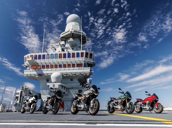Lihat Lebih Dekat Moto Guzzi V100 Edisi Khusus yang Harganya Setara Ioniq 5