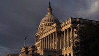 Suasana Gedung Capitol, Washington DC, Amerika Serikat, pada 16 September 2023 lalu. Pemerintahan Amerika Serikat (AS) terancam shutdown atau tutup. Pasalnya hingga saat ini anggota Kongres AS belum mencapai kesepakatan untuk meloloskan pendanaan operasional pemerintahan karena perpecahan yang terjadi antara Partai Demokrat dan Partai Republik.
