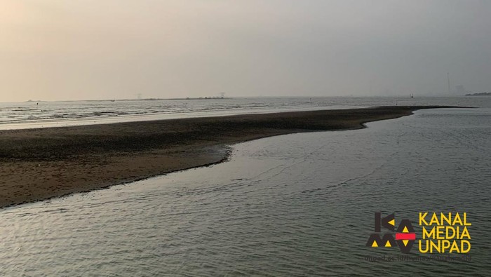 Pantai Kejawanan Cirebon