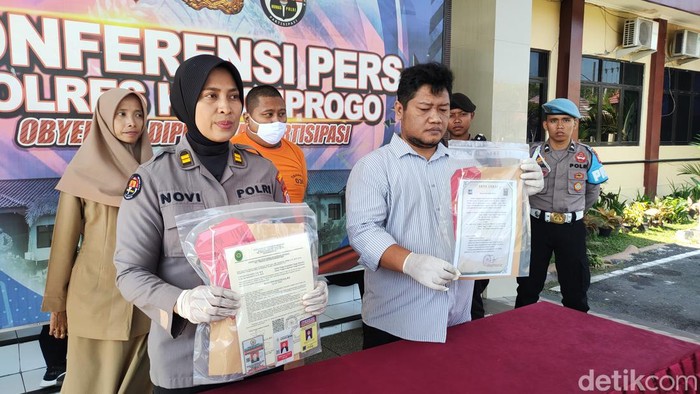 Pelaku diduga pengacara gadungan saat dihadirkan dalam jumpa pers di Mapolres Kulon Progo, Rabu (27/9/2023).