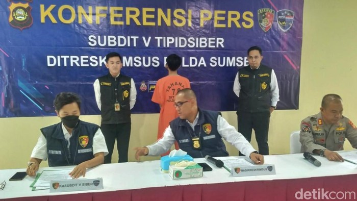 Pelaku Peretasan Modus Klik APK di Palembang.
