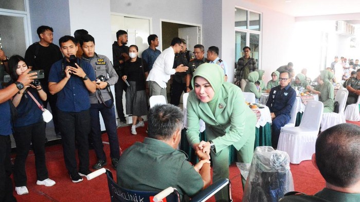 Pelayanan Kesehatan hingga Kaki Palsu untuk Warga yang Membutuhkan Masih dalam rangka peringatan HUT ke-75, Korem 061/SK menggelar Bhakti Sosial kesehatan untuk masyarakat yang membutuhkan di RS Salak, Bogor, Jawa Barat.