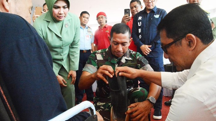 Masih dalam rangka peringatan HUT ke-75, Korem 061/SK menggelar Bhakti Sosial kesehatan untuk masyarakat yang membutuhkan di RS Salak, Bogor, Jawa Barat.