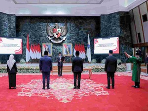 Heru Budi Lantik Kabiro Hukum Setda DKI dan 3 Pejabat Eselon II