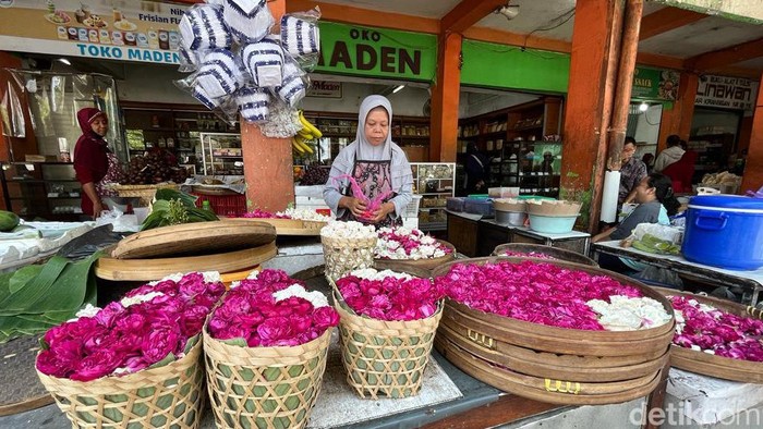 Penjual bunga tabur di Pasar Kranggan, Kota Jogja. Foto diunggah pada Rabu (27/9/2023).