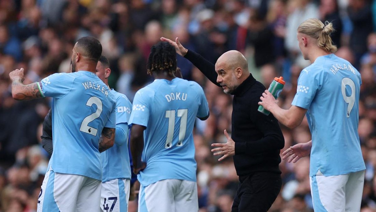 Pep Guardiola lagi dipusingkan badai cedera di Manchester City (REUTERS/PHIL NOBLE)