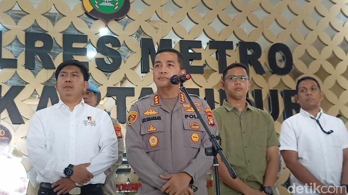 Polisi menjelaskan update penyelidikan kasus anak pamen TNI yang tewas terbakar di Lanud Halim Perdanakusuma, Jakarta Timur.
