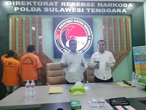 2 Pengedar Narkoba di Kolaka Ditangkap, 422 Gram Sabu-Rp 24 Juta Disita