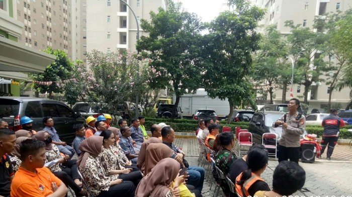 Polsek Pancoran menyambangi Apartemen Kalibata City. Polisi meminta penghuni dan pengelola menjaga keamanan dan ketertiban di lingkungan apartemen.