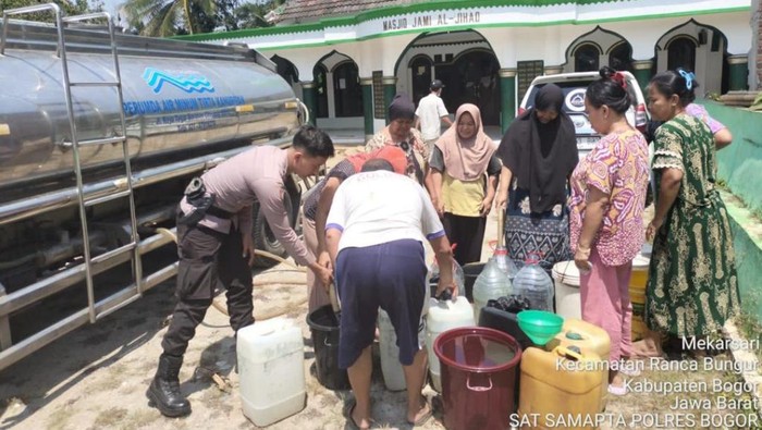 Ratusan warga di Desa Mekarsari, Kecamatan Rancabungur, Kabupaten Bogor, Jawa Barat, terdampak kekeringan (dok istimewa)