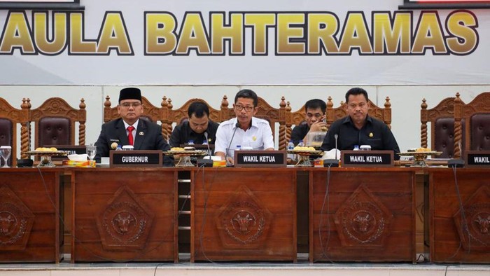 Realokasi Anggaran Rumah Dinas Untuk Pembangunan Rumah Rakyat Penjabat (Pj) Gubernur Sultra Komjen Pol (Purn) Andap Budhi Revianto mengusulkan realokasi anggaran pembiayaan pembangunan rumah dinas gubernur kepada rumah tidak layak huni masyarakat Sulawesi Tenggara.