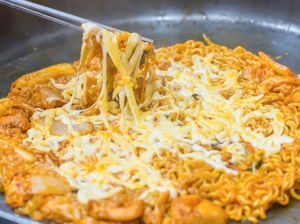 Resep Mie Goreng Ayam Keju Mozzarella yang Mulur Gurih dan Praktis Dibuat