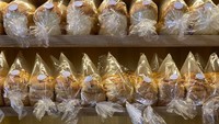 Roti bunting semacam roti dengan isian yang melimpah. Varian yang ditawarkan mulai dari cokelat, keju, hingga bulgogi. Foto: detikFood/Yenny Mustika Sari