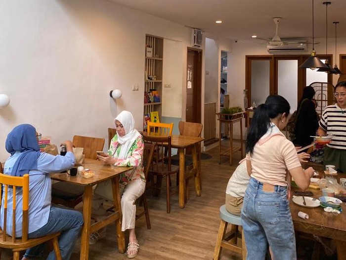 Roti Eneng, bakery hits di Gandaria