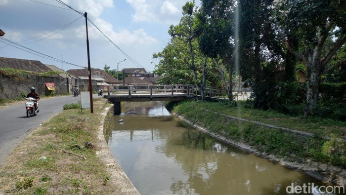 Selokan Mataram di wilayah Seturan, Caturtunggal, Depok, Sleman, Rabu (27/9/2023).