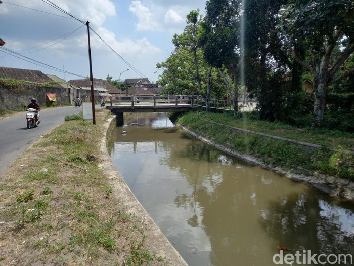 Selokan Mataram di wilayah Seturan, Caturtunggal, Depok, Sleman, Rabu (27/9/2023).